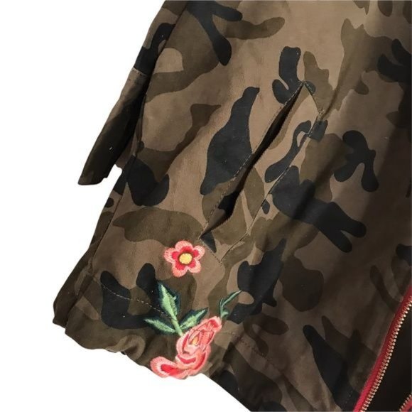 Romeo + Juliet Couture Floral Embroidered Liberty Hidden Hood Camo Jacket Small - Picture 8 of 16